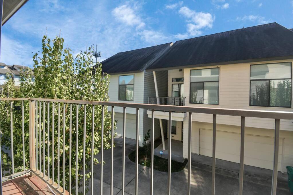 休斯敦3Br/3.5Ba Three Story East Downtown Townhouse With View别墅 外观 照片